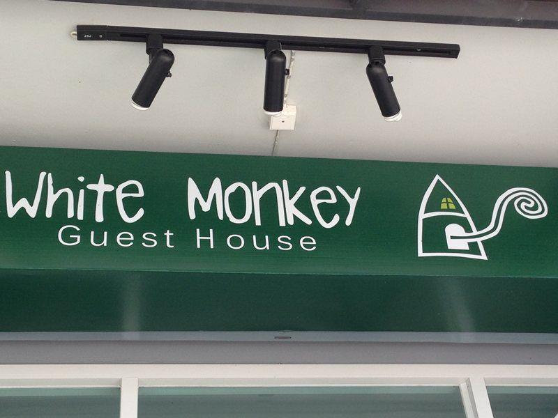 White Monkey Guesthouse Phetchaburi Esterno foto