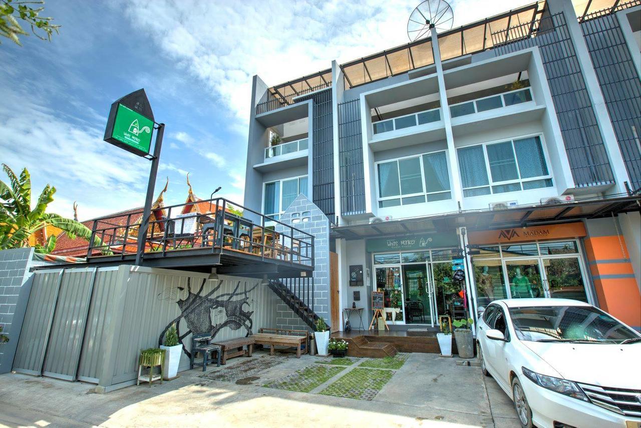 White Monkey Guesthouse Phetchaburi Esterno foto